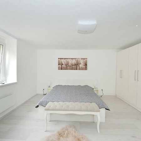 Pure Apartman Печ Екстериор снимка