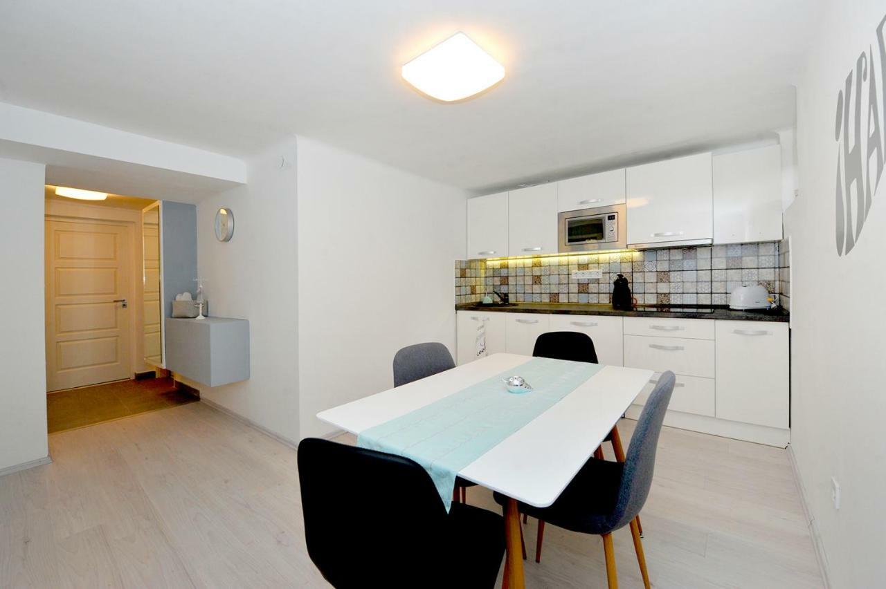 Pure Apartman Печ Екстериор снимка