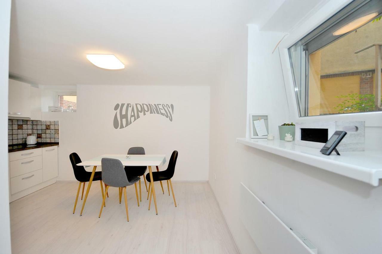 Pure Apartman Печ Екстериор снимка