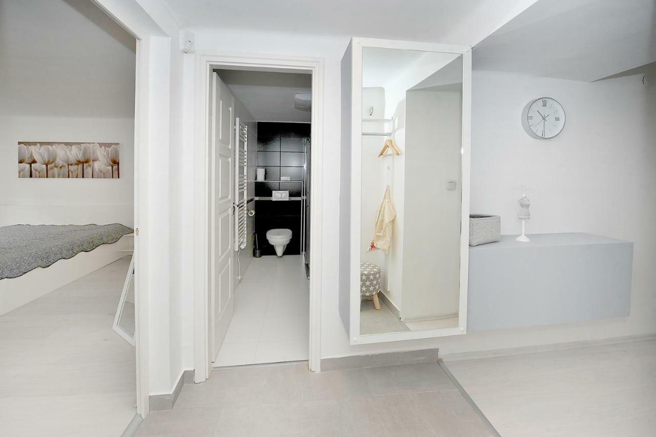 Pure Apartman Печ Екстериор снимка